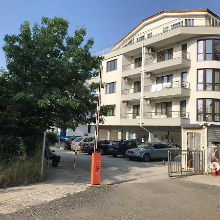 Ab Apartment פומורי